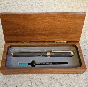 Vintage Dani International Executive Pen with a Wood Case - Read Description